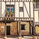 Ogni dettaglio delle case a graticcio di Covarrubias racconta la storia della Castiglia. Passeggiare tra questi edifici significa riscoprire il fascino autentico dei borghi lungo il Cammino di Santiago.