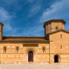 La Chiesa di San Martín de Tours domina Frómista con la sua straordinaria architettura romanica. Un gioiello dell'XI secolo e una delle icone del Cammino di Santiago.