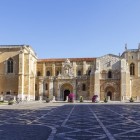 La Real Basílica di San Isidoro a León è uno dei più importanti monumenti romanici di Spagna. Custodisce il celebre Pantheon dei Re ed è tappa del Cammino di Santiago.