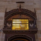 Il recinto con il gallo e la gallina ricorda il celebre Miracolo del Pellegrino. Ancora oggi è uno dei simboli più suggestivi della Cattedrale di Santiago e della Messa del Pellegrino.