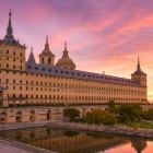 Nel cuore della Sierra de Guadarrama, a 50 km da Madrid, il Monastero di San Lorenzo dell'Escorial è uno dei più importanti tesori storici, culturali e architettonici della Spagna