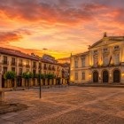 La Plaza Mayor di Palencia, realizzata nel XVII secolo, è il cuore storico della città. I portici, il monumento ad Alonso Berruguete e l'elegante Municipio ne definiscono l'armonia architettonica.