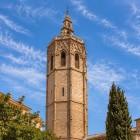 El Micalet, campanile gotico della Cattedrale di Valencia, svetta sul centro storico con la sua torre ottagonale: costruito tra il 1381 e il 1424, è un simbolo amato della città.
