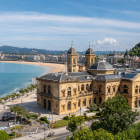 Affacciato sulla Playa de La Concha, il Municipio di San Sebastián, nato nel 1887 come Gran Casino, racconta l’eleganza Belle Époque nel cuore della città basca.