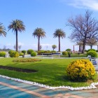 I Jardines de Piquío, accanto alla spiaggia del Sardinero, regalano una piacevole passeggiata tra palme, prati curati e aiuole fiorite, con suggestive vedute sul mar Cantabrico.