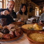 Simbolo di Astorga, il cocido maragato nasce dalla cucina dei mulattieri: carni, ceci con verza e zuppa si gustano al contrario, in un conviviale rito di sapori autentici.