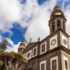 A San Cristóbal de La Laguna, la Chiesa della Concepción unisce pietra vulcanica, facciate bianche e campanili, testimonianza dell’architettura religiosa canaria.