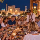 La giornata continua con la cena in un ristorante locale, occasione per assaporare la cucina uzbeka e condividere insieme le prime impressioni sull'arrivo a Samarcanda