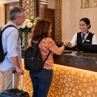 Dopo circa 173 km di viaggio si raggiunge l'hotel. Il check-in e la sistemazione nelle camere offrono il tempo per rilassarsi prima della cena serale