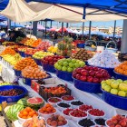 La passeggiata continua nel settore della frutta, tra meloni, angurie, pesche, albicocche e altri prodotti coltivati nelle fertili regioni dell'Uzbekistan.