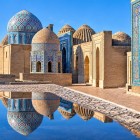 Proseguendo lungo la necropoli si susseguono mausolei e cupole costruiti soprattutto tra XIV e XV secolo. Il santuario più venerato è associato a Kusam ibn Abbas.