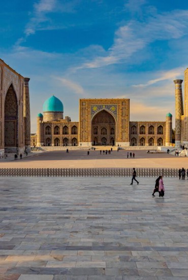 Piazza Registan a Samarcanda con le madrase di Ulugbek, Sher-Dor e Tillo-Kori