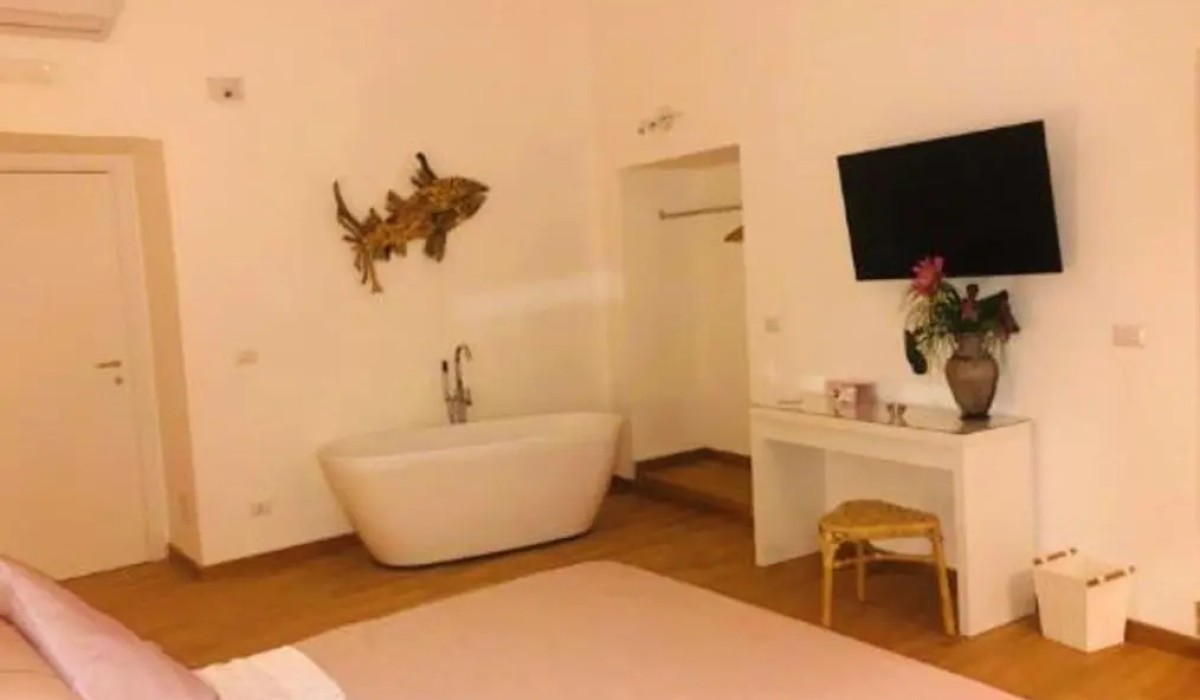 5 bedrooms appartement at Napoli 500 m away from the beach with sea view and wifi - Immagine 2