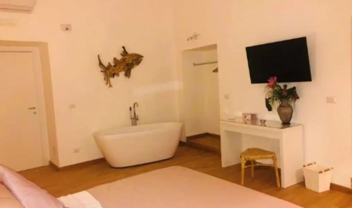 5 bedrooms appartement at Napoli 500 m away from the beach with sea view and wifi - Immagine 1