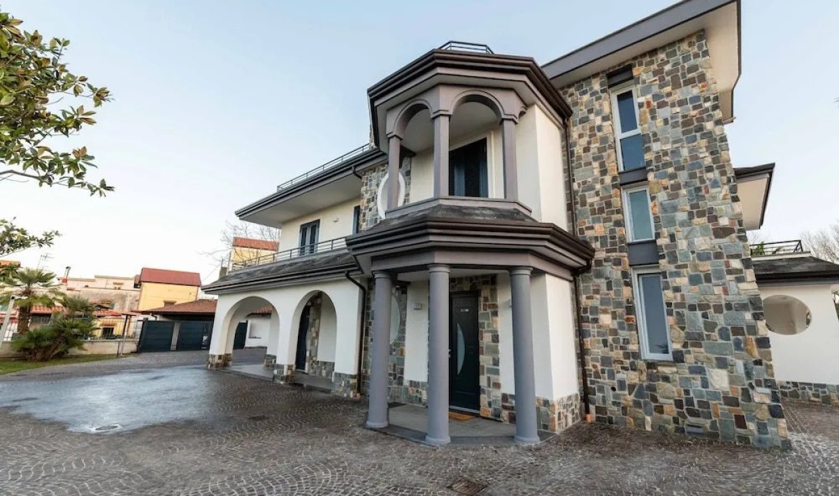 8 Rooms Hotel - Immagine 1