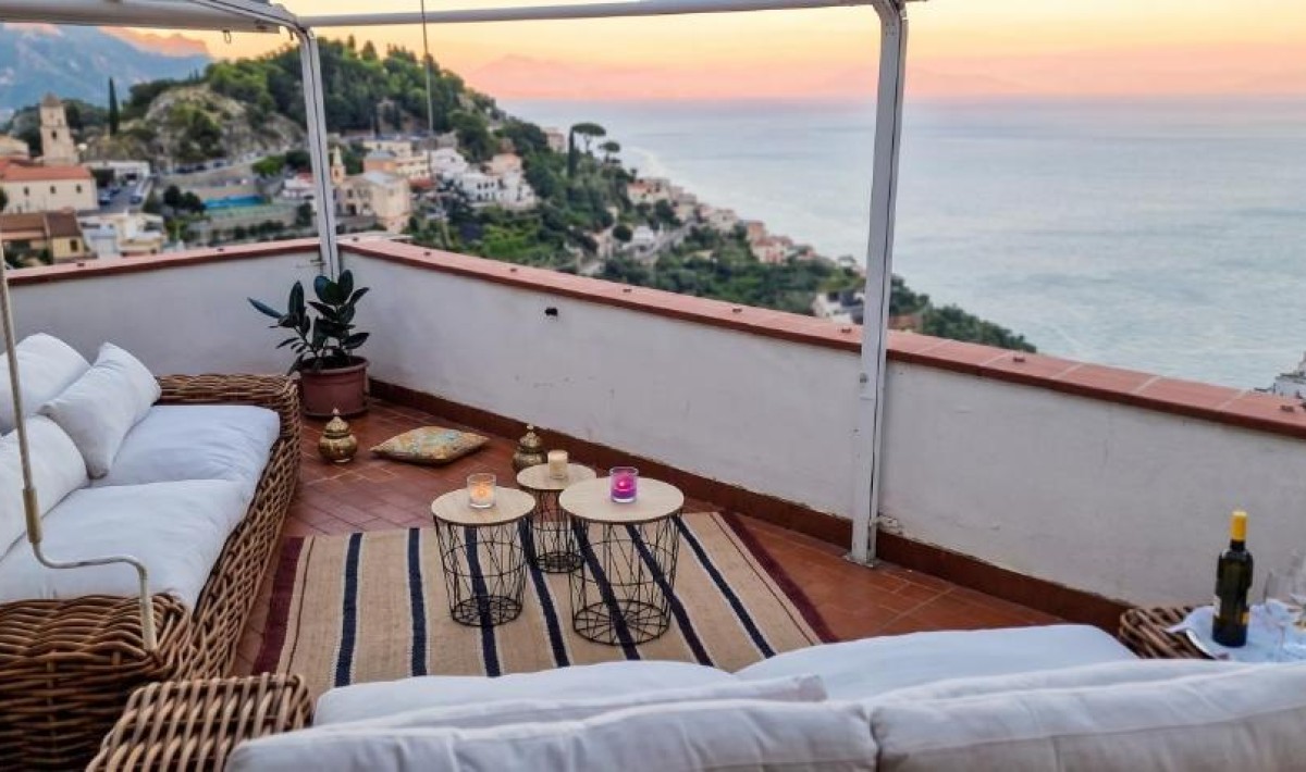 Spacious Apartment in Amalfi 100 sqm Parking included - Immagine 1