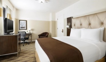The New Yorker Hotel by Lotte Hotel